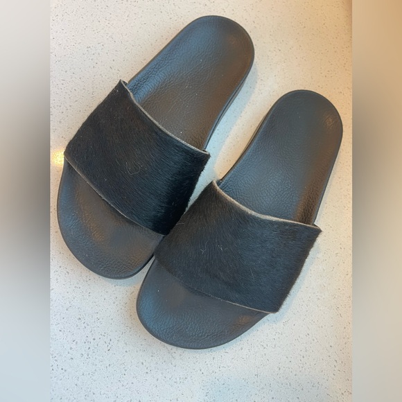 Black adidas slides - Picture 2 of 6